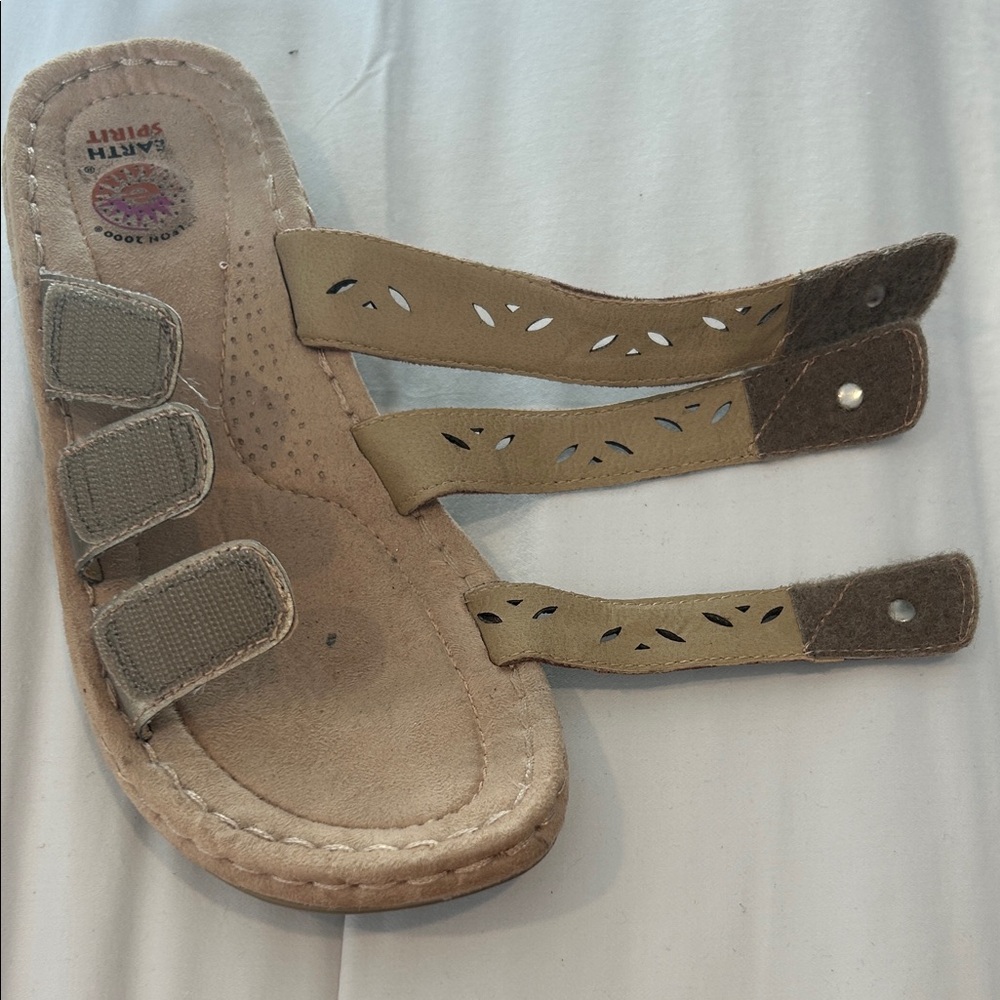 Earth Spirit Gold Tone Leather Slide Sandals Size 8 - Picture 4 of 5